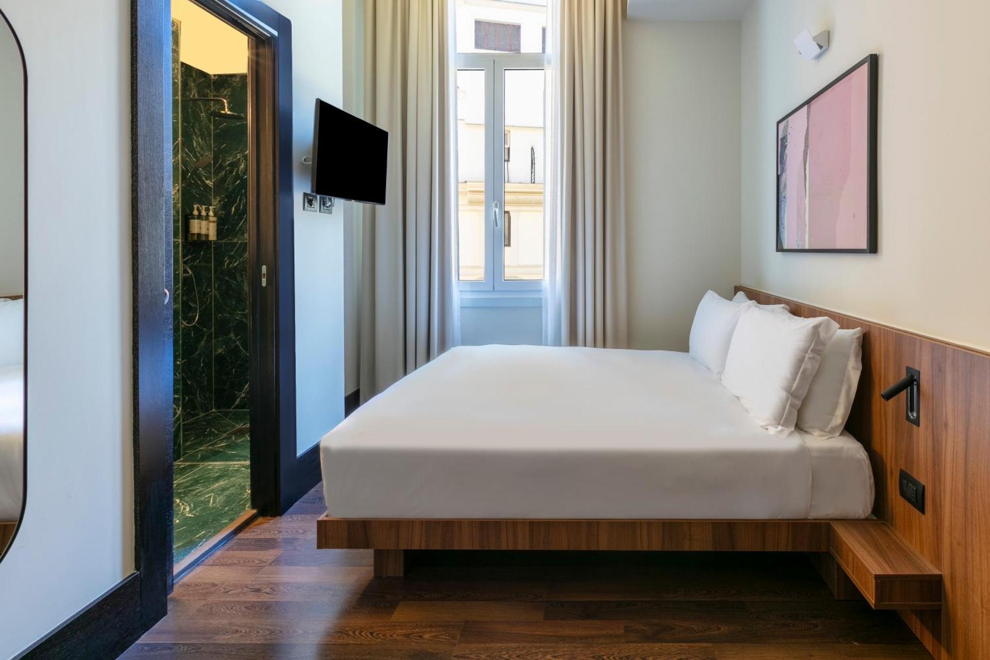 Caprice Hotel 3*